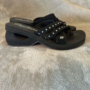 Sketchers Thong Slip Ons